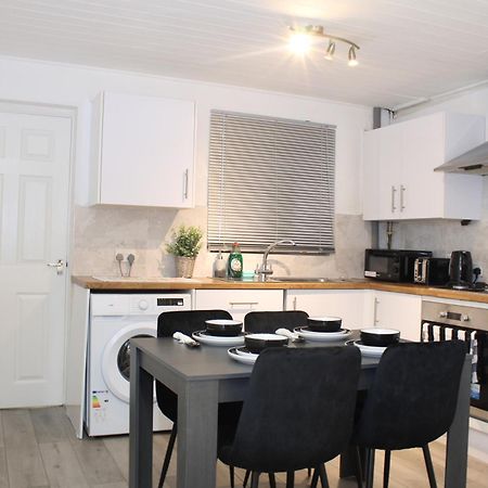 F2S Serviced Apartments 2Bedroom Terrace House With Free Wifi Netflix Suitable For Contractors Walking Distance To Train Station Derby Ngoại thất bức ảnh