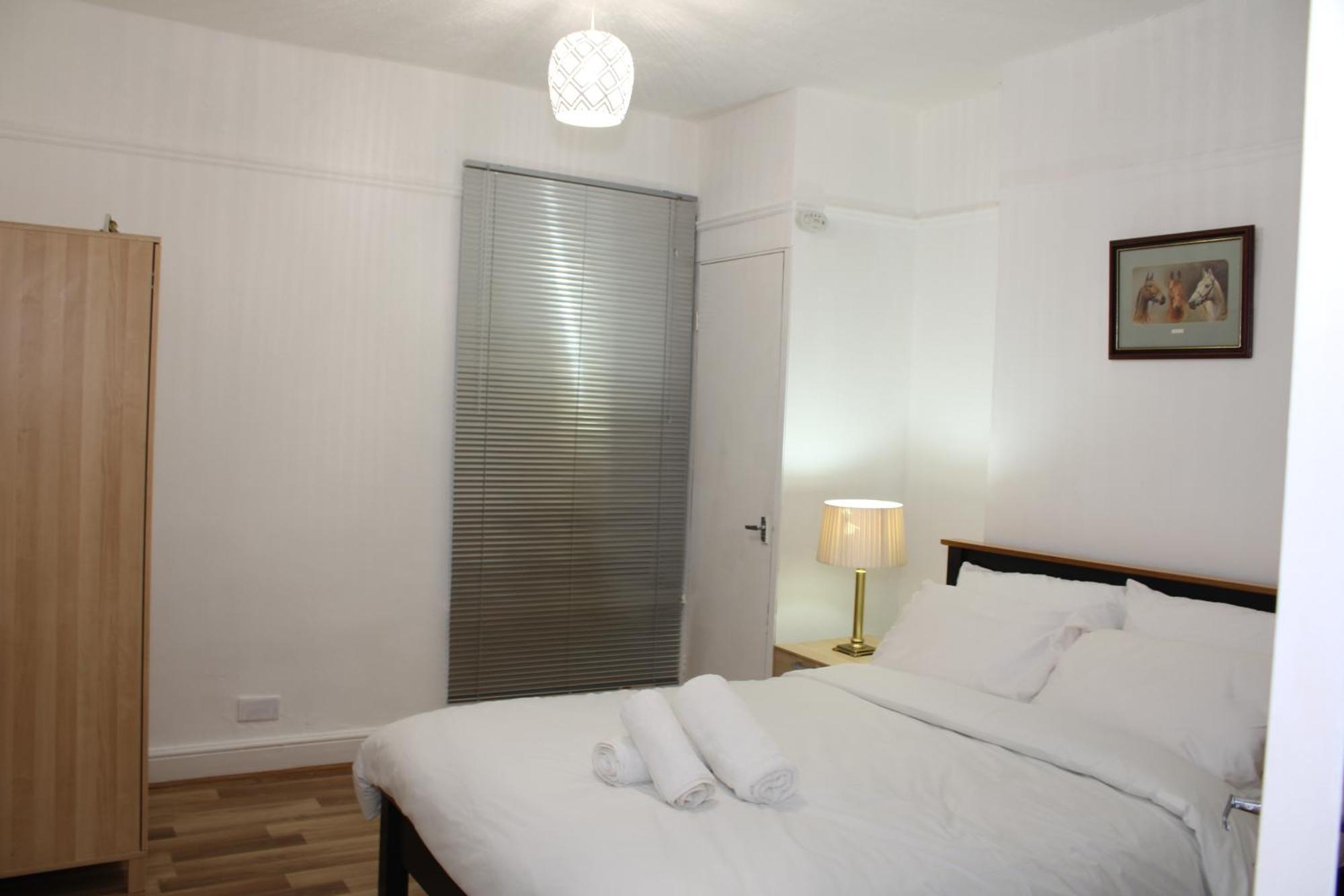 F2S Serviced Apartments 2Bedroom Terrace House With Free Wifi Netflix Suitable For Contractors Walking Distance To Train Station Derby Ngoại thất bức ảnh