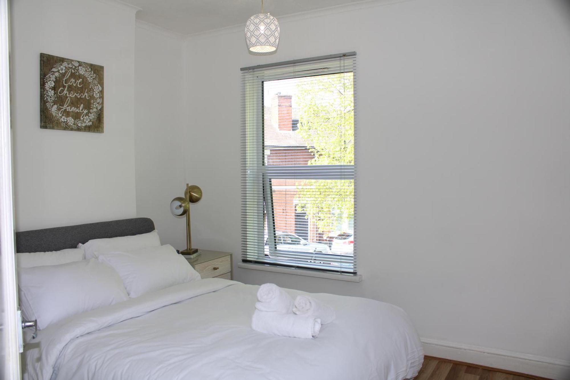 F2S Serviced Apartments 2Bedroom Terrace House With Free Wifi Netflix Suitable For Contractors Walking Distance To Train Station Derby Ngoại thất bức ảnh