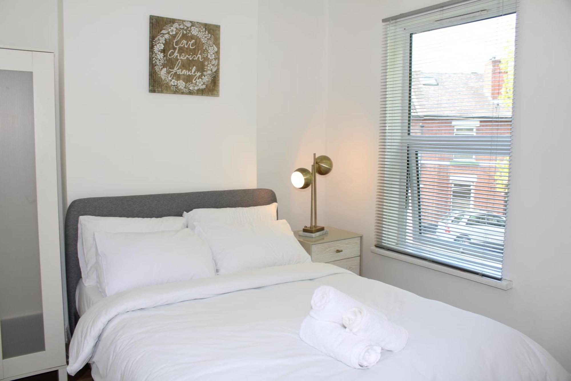 F2S Serviced Apartments 2Bedroom Terrace House With Free Wifi Netflix Suitable For Contractors Walking Distance To Train Station Derby Ngoại thất bức ảnh