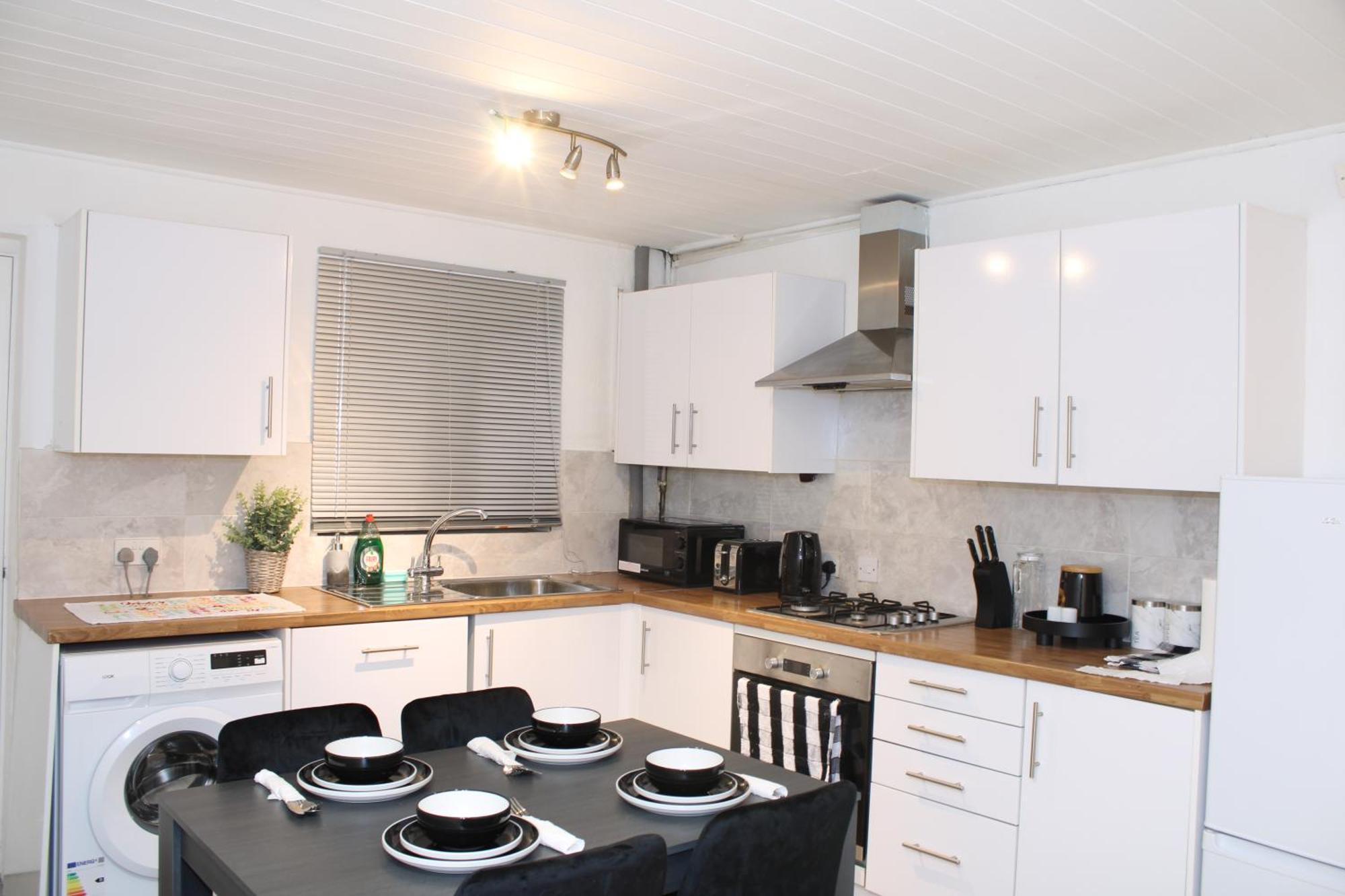 F2S Serviced Apartments 2Bedroom Terrace House With Free Wifi Netflix Suitable For Contractors Walking Distance To Train Station Derby Ngoại thất bức ảnh