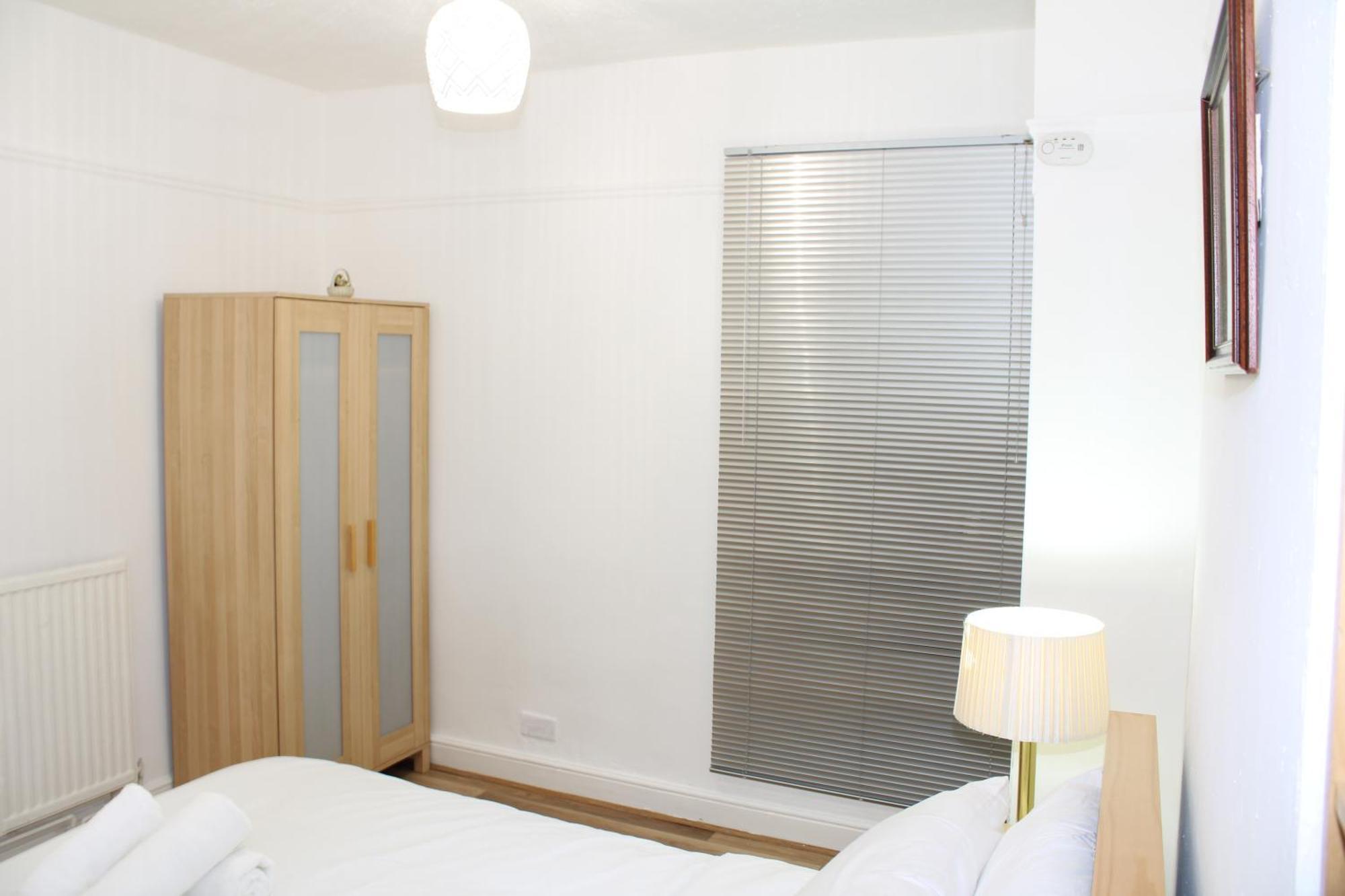 F2S Serviced Apartments 2Bedroom Terrace House With Free Wifi Netflix Suitable For Contractors Walking Distance To Train Station Derby Ngoại thất bức ảnh