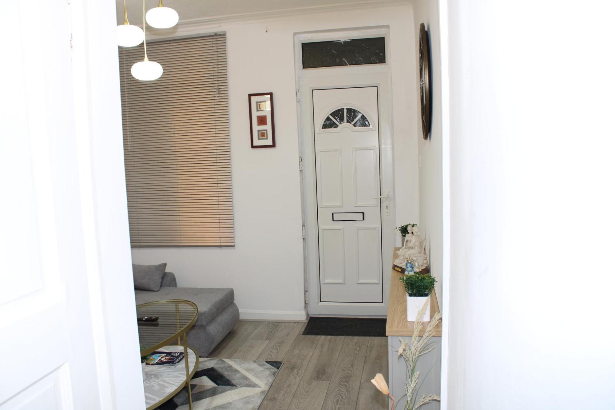 F2S Serviced Apartments 2Bedroom Terrace House With Free Wifi Netflix Suitable For Contractors Walking Distance To Train Station Derby Ngoại thất bức ảnh
