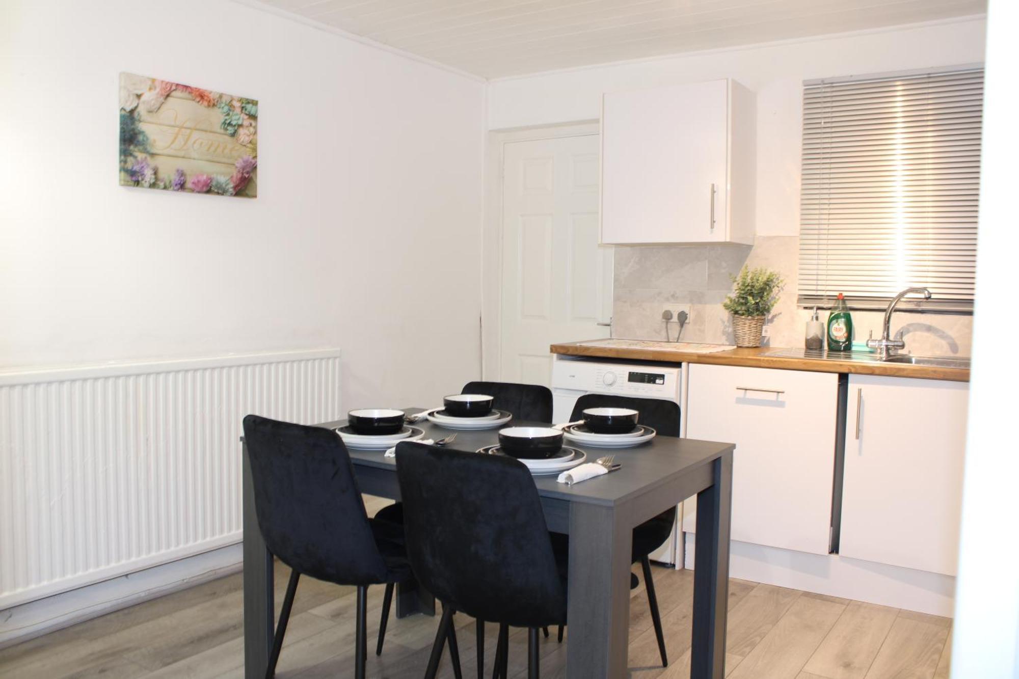 F2S Serviced Apartments 2Bedroom Terrace House With Free Wifi Netflix Suitable For Contractors Walking Distance To Train Station Derby Ngoại thất bức ảnh