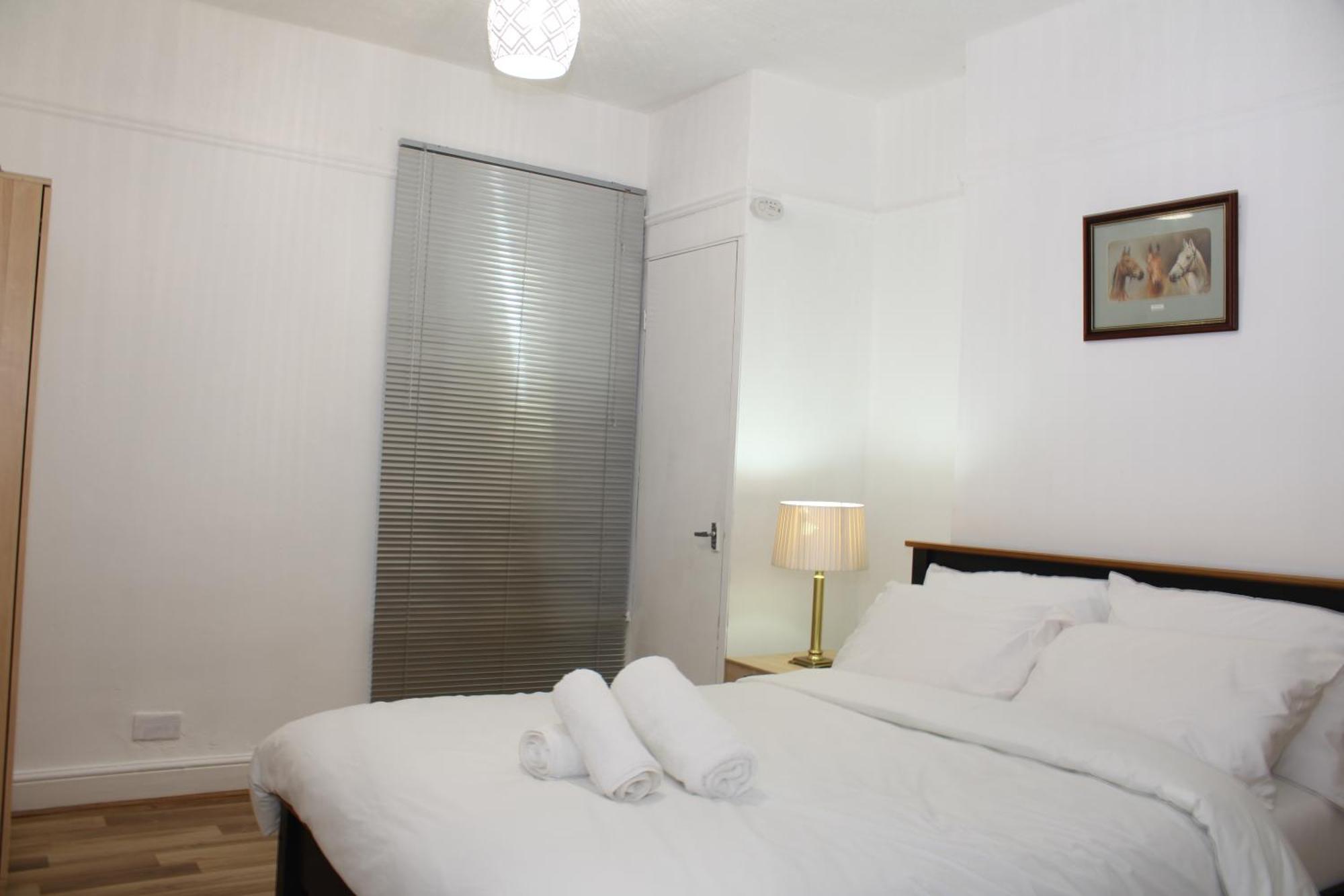 F2S Serviced Apartments 2Bedroom Terrace House With Free Wifi Netflix Suitable For Contractors Walking Distance To Train Station Derby Ngoại thất bức ảnh