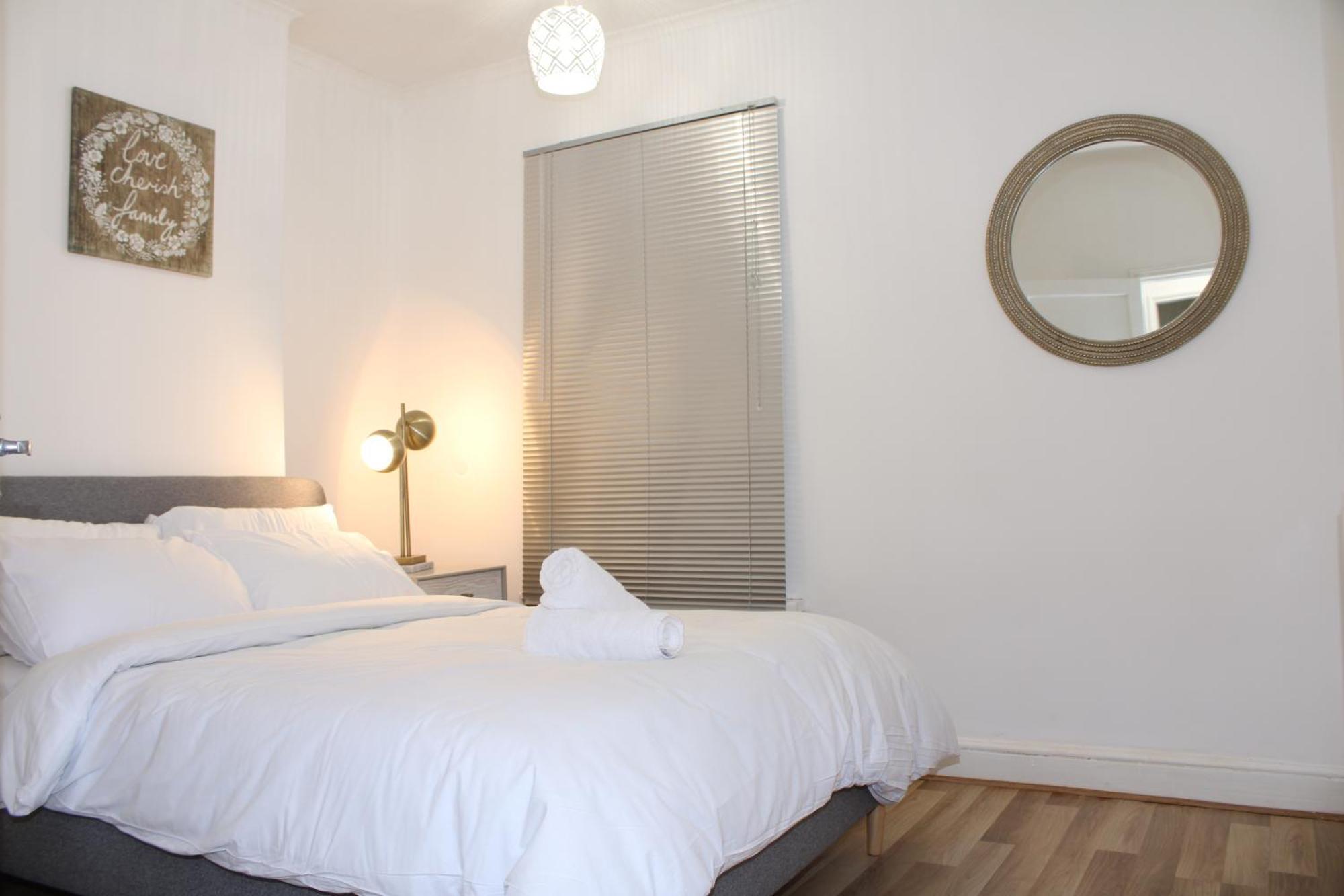 F2S Serviced Apartments 2Bedroom Terrace House With Free Wifi Netflix Suitable For Contractors Walking Distance To Train Station Derby Ngoại thất bức ảnh